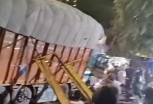ग्वालियर में शीतला माता मंदिर मार्ग पर भीषण सड़क दुर्घटना: बेकाबू ट्रक ने श्रद्धालुओं को कुचला, 12 की मौत